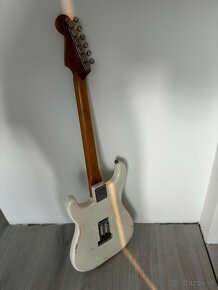 TOP - FENDER STRATOCASTER - 5