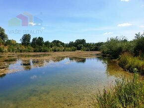  Na predaj rekreačný pozemok s troma jazerami o výmere 10 ha - 5