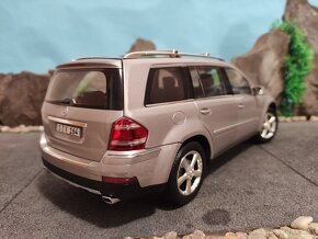 prodám model 1:18 mercedes benz GL klasse X164 - 5