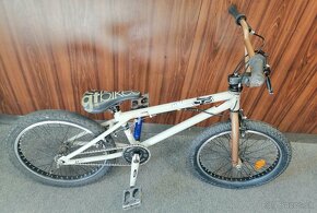 BMX BICYKEL GT - 5