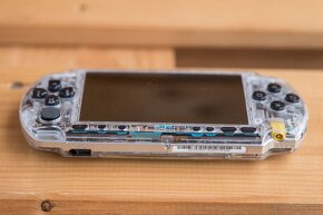 Sony PSP 3004 clear housing 8 GB + 2 hry - 5