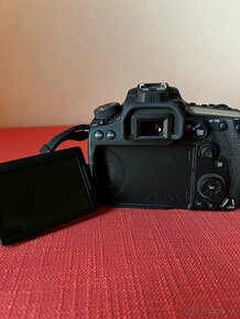 Canon EOS 90D - 5