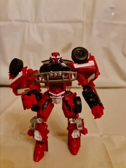 Transformers Autobot Ratchet – červená verzia - 5