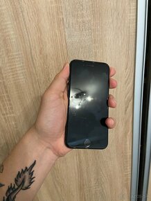 Predám iPhone SE 2020 64GB - 5