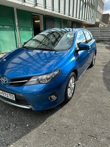 Toyota Auris hybrid - 5