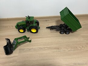 Bruder traktor John Deere - 5