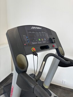 Life Fitness integrity - profi běžecký pás - 5