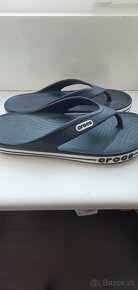 Predám nové šľapky CROCS, modré a čierne.veľkosť 45. - 5