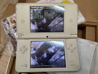 Nintendo DSi LL - 5