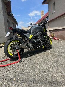 YAMAHA MT-09 - 5