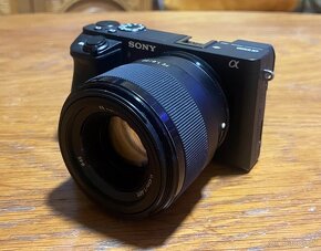 Sony a6500 + Sony FE 50mm, top stav, komplet balenie - 5