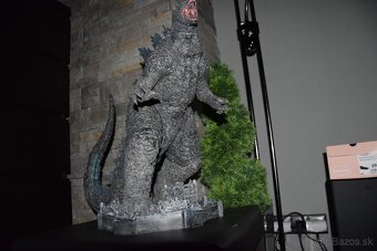 Figurka Godzilla LED podsvietenie - 5