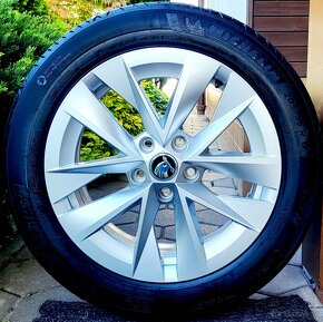 alu R17 5x112, letné pneu 205/55, orig. nová Škoda Octávia - 5