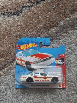 Hot wheels mix autíčok 1. - 5