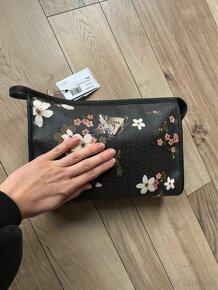 GUESS Floral Cosmetic Bag - 5