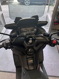 YAMAHA Xmax 125 - 5