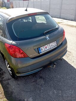 Peugeot 207 1,4i - 5