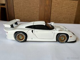 1:18 autoart porsche gt1 - 5