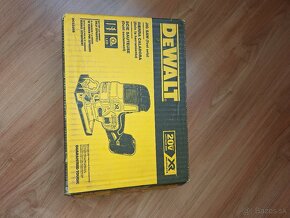 Dewalt priamočiara píla DCS335 - 5