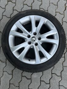 5x112 - 225/45 R17 - Originál Škoda ALU disky - letné pneu - 5