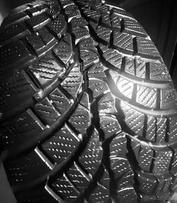 225 45 r17 kumho wintercraft wp71 - 5