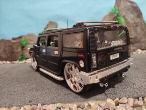 Prodám model 1:18 Hummer H2 - 5