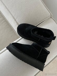 Čierne Ugg platform mini dámske čizmy - 5