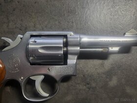Revolver Smith and Wesson, Model 64 - 5