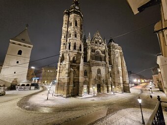 Priestranný 3 izbový byt na Hlavnej ul. vedľa Dómu, parking - 5