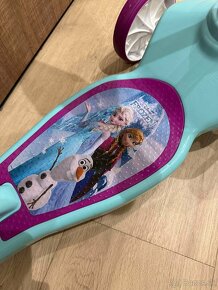 Predám kolobežku Frozen Kiddieland so zvukom a svetlom - 5