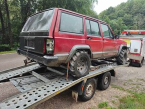 Rozpredám jeep Cherokee xj 4.0 i - 5