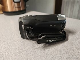 Sony HDR-CX240E - 5