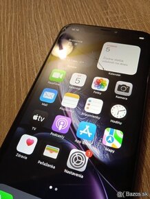 iPhone XR / 128GB čierny spredu aj vzadu praskliny - 5