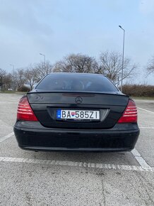 Mercedes E320 - 5