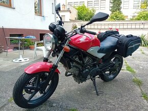 Honda VTR 250 r.2010 - 5