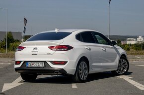 Hyundai i30 Fastback 1.6 CRDi 136 Family 7DCT - 5