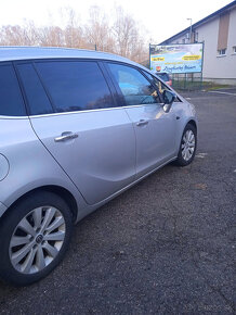 Opel zafira tourer 7miestne - 5