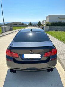 Predám BMW 550i 330kW 490PS - 5