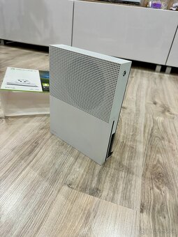 Xbox One S, + 1 ovládač. - 5