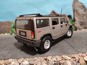 prodám model 1:18 HUMMER H2 - 5