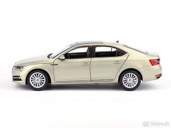 ŠKODA SUPERB III 1:18 PAUDI - 5