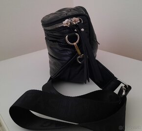 Moderná dámska crossbody kabelka / ľadvinka - 5