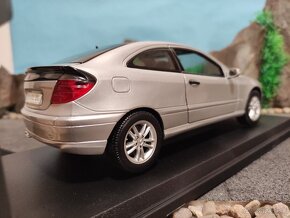 prodám model 1:18 mercedes benz c class sportcoupe - 5