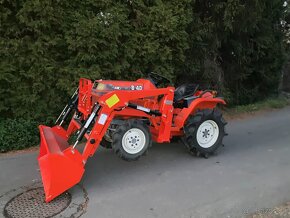 Japonský malotraktor Kubota B-40 s nakladačom - 5