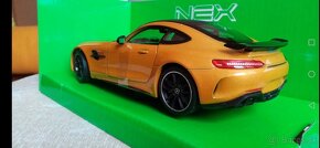 Model Mercedes AMG GT-R 1:24 - 5