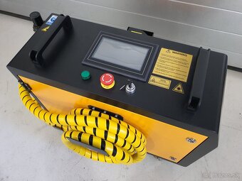 Čistiaci pulzný laser 300W, pulzná energia 5mJ - 5