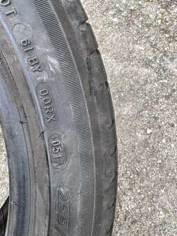 255/40R19 - 5