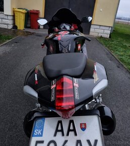 Aprilia rsv 1000 R - 5