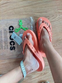 Crocs slapky sandaly zabky m7/w9 (EU 39 40) - 5