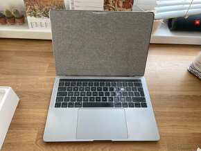 Apple MacBook Pro 13" (2019) - Space Grey - MUHP2SL/A - 5